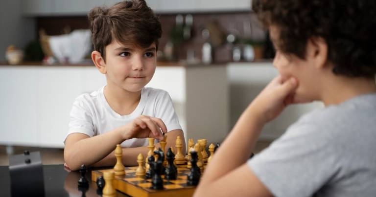 el-ajedrez-y-su-impacto-en-el-desarrollo-cognitivo-de-ninos-y-adolescente
